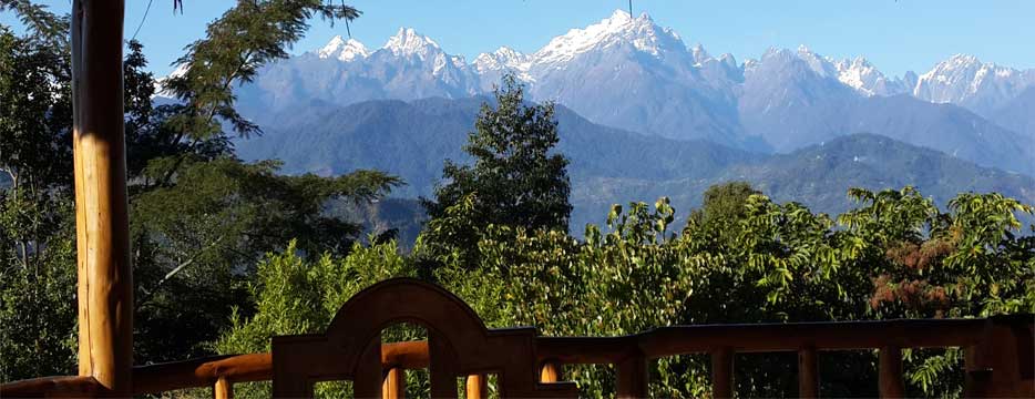 Take a journey above the clouds to a lush and tranquil hillside farm. Exchange city noise
and polluted air for the sounds of birds and cicadas, and fresh mists from the valleys.